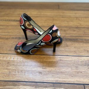 Polka dot high heel shoe